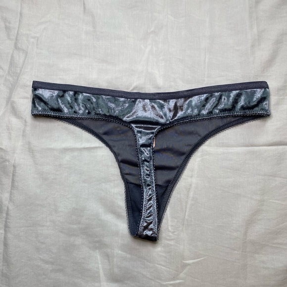 NWT VS Velvet Thong - Picture 2 of 4